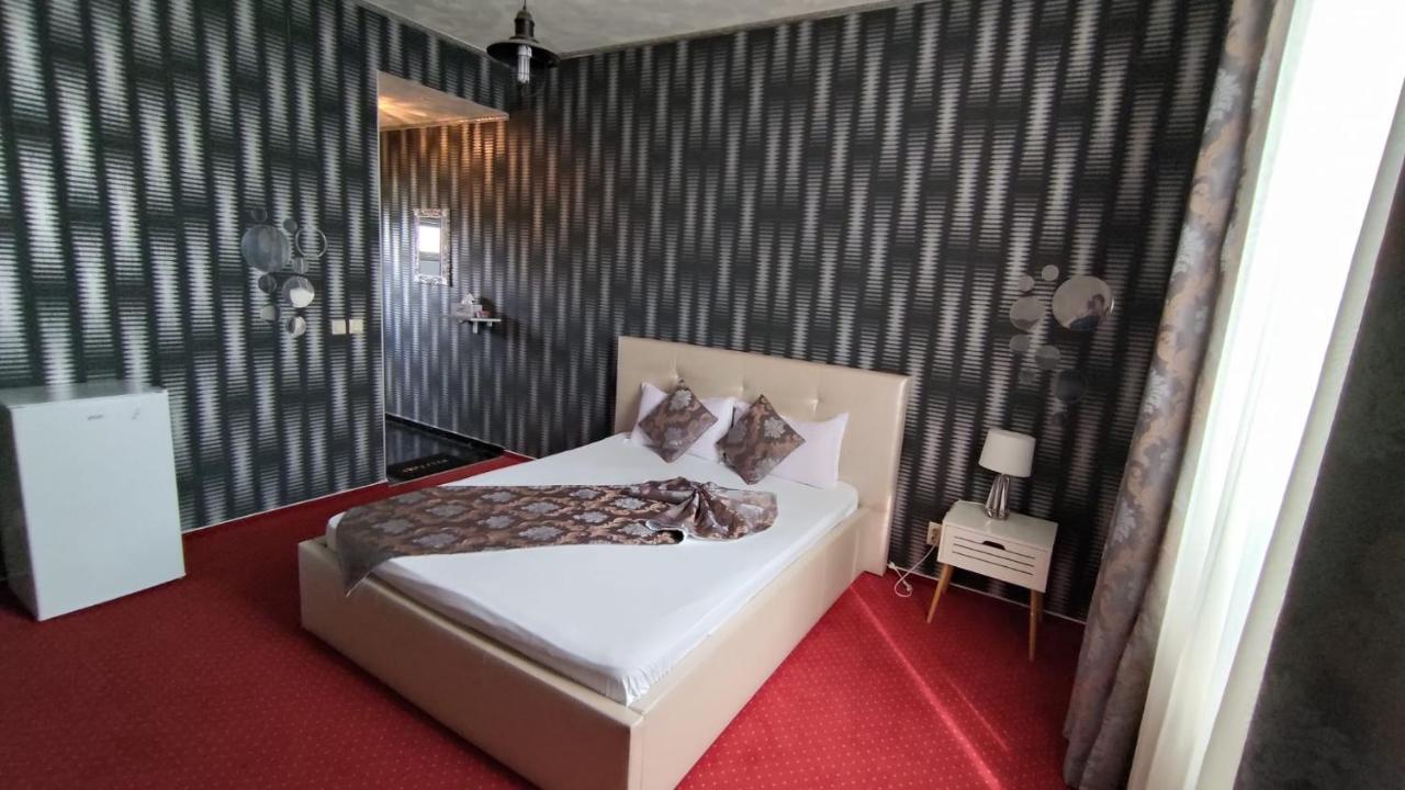 Militari Residence Hotel Chiajna ภายนอก รูปภาพ