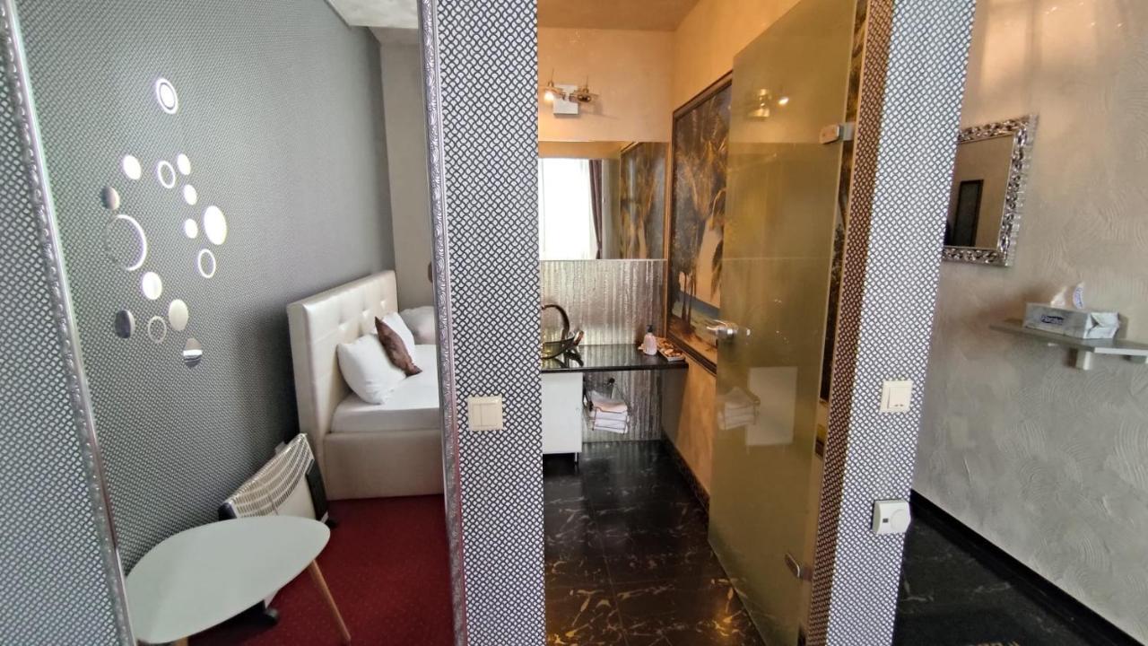 Militari Residence Hotel Chiajna ภายนอก รูปภาพ