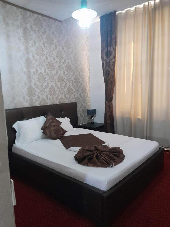 Militari Residence Hotel Chiajna ภายนอก รูปภาพ